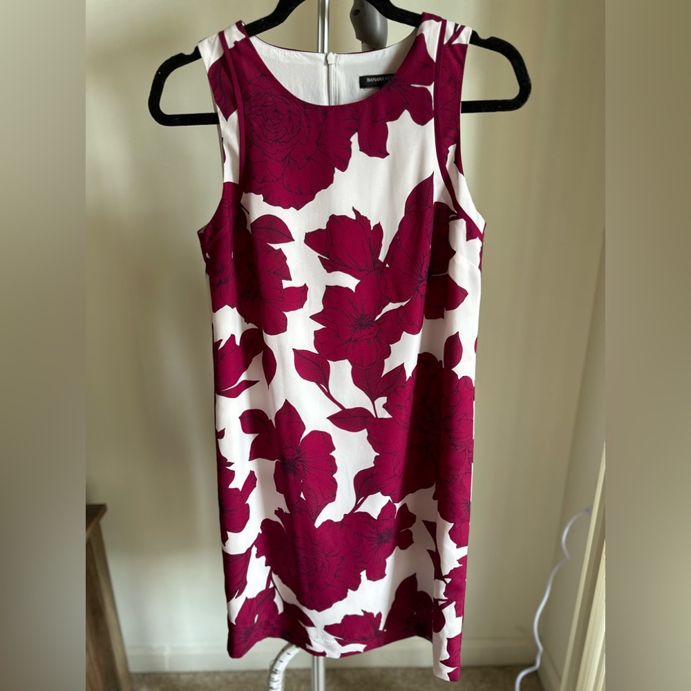 Banana Republic floral dress. Size 2. Worn once.
